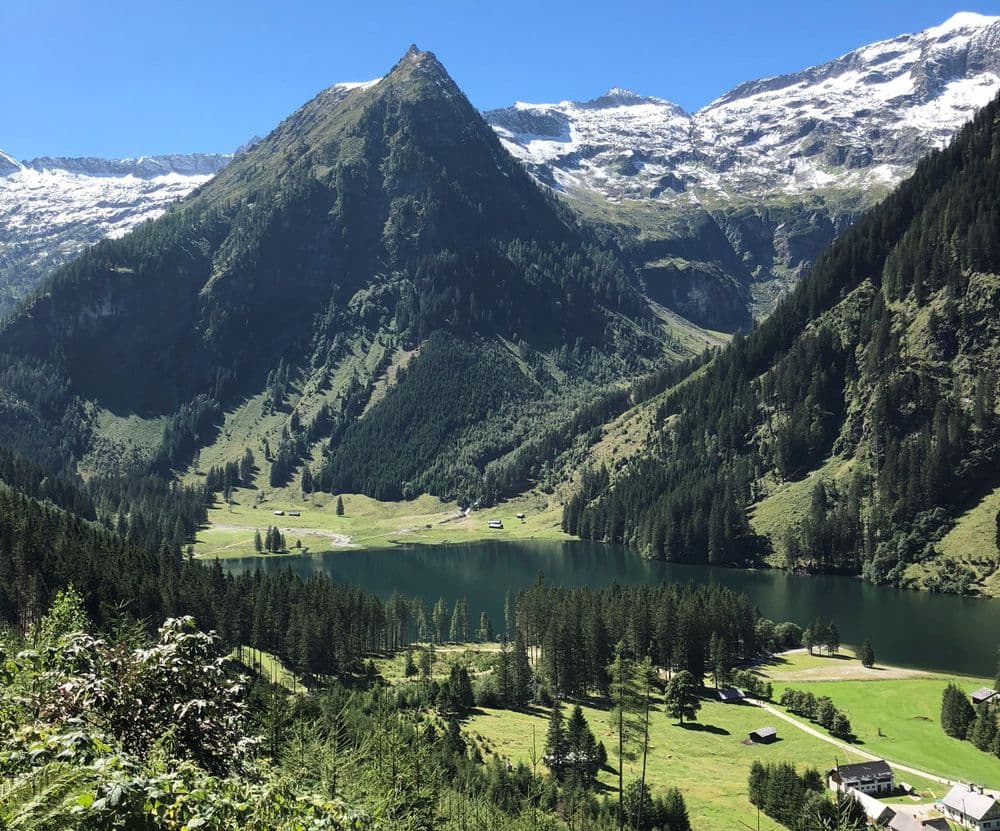 malerisches idyll inmitten der berge